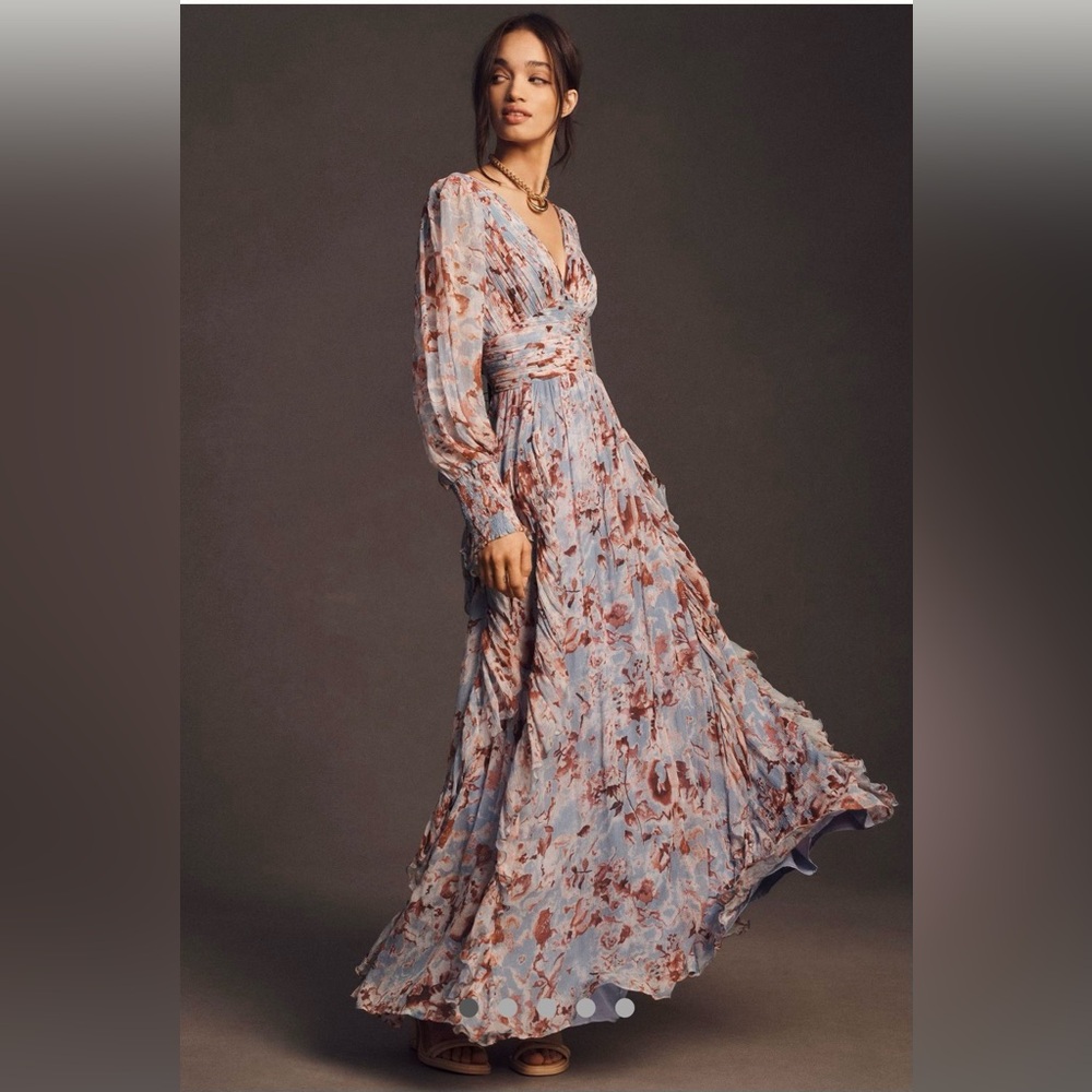 NWT BHLDN V-Neck Long-Sleeve Printed
Chiffon Gown- Blue Motif